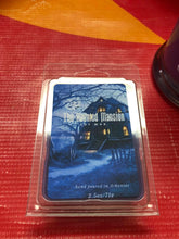 Load image into Gallery viewer, Haunted Mansion Soywax Waxmelt 2.5oz
