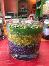 Load image into Gallery viewer, King Cake Soywax Candle 36oz
